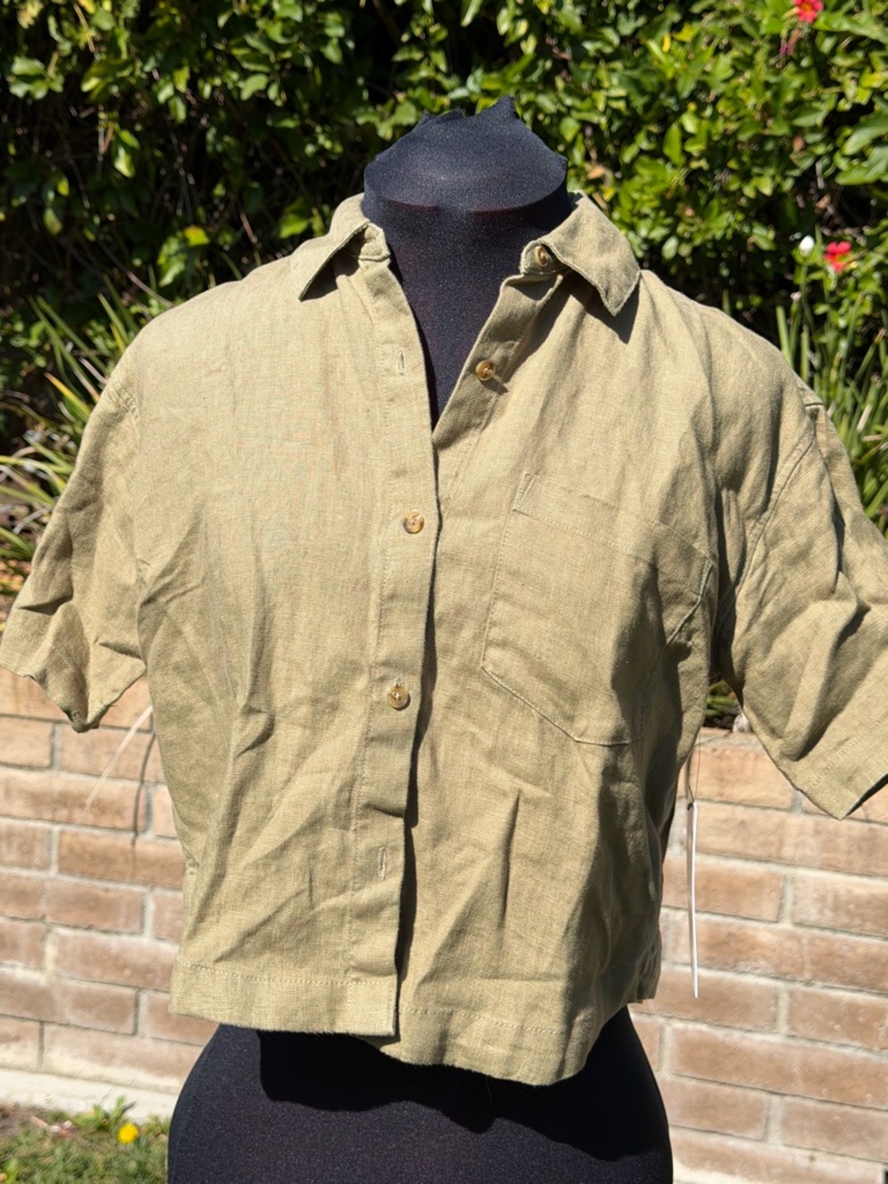 Athleta Linen Olive Green Short-Sleeve Button-Down Shirt